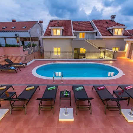 Apartment Villa Molunat
